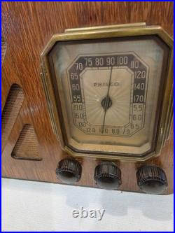 Vintage Philco Model 38-15 AM Tube Radio. Very Good, Wood Case Lights Up