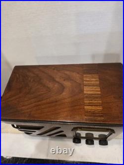 Vintage Philco Model 38-15 AM Tube Radio. Very Good, Wood Case Lights Up