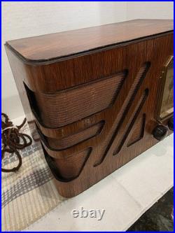 Vintage Philco Model 38-15 AM Tube Radio. Very Good, Wood Case Lights Up