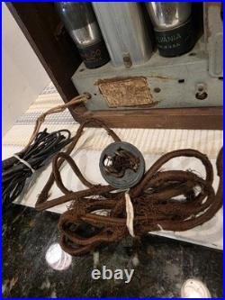 Vintage Philco Model 38-15 AM Tube Radio. Very Good, Wood Case Lights Up