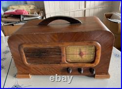 Vintage Philco Model 41-221 Tube Radio Broadcast Overseas S. W Vintage Philco Model 41-221 Tube Radio Broadcast Overseas S. W