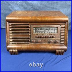 Vintage Philco Model 41-255 Tube Radio