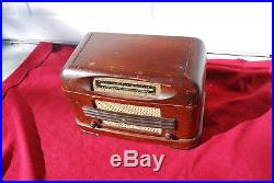 Vintage Philco Model 46-132 Tube Battery Radio