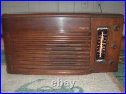 Vintage Philco Tube Radio Phonograph Model 48-1256 with record player Wood Case