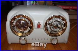 Vintage RARE 1950s Crosley Tube Radio #D-25 Art Deco Dashboard Clock Radio
