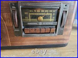 Vintage RARE General Electric Model H-624 Tube Radio Working