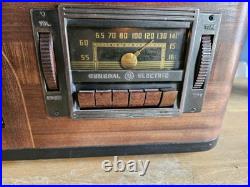 Vintage RARE General Electric Model H-624 Tube Radio Working