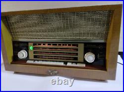 Vintage RCA 9-INT-1 HIFI Tube Radio