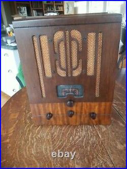 Vintage RCA Model 5T1 Tombstone Radio Looks Great! Working