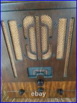 Vintage RCA Model 5T1 Tombstone Radio Looks Great! Working