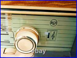 Vintage RCA Model 67QR73-FM-W Tube Radio Super heterodyne, Graetz Germany, 1956