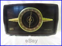 Vintage RCA Victor AM/FM Radio Bakelite Tube Type Mid Century Art Deco Design