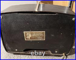 Vintage RCA Victor Model X551 Brown Bakelite Radio