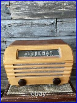 Vintage RCA Victor Radio Little Master Tube Radio