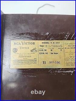 Vintage RCA Victor Table Tube Radio Model 9-X-651 AM SW
