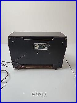 Vintage RCA Victor Table Tube Radio Model 9-X-651 AM SW
