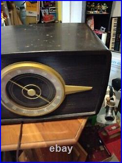 Vintage RCA Victor Tube Radio 1R81 AM/FM Golden Throat Bakelite MCM Phono