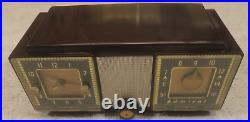 Vintage Radio Admiral Bakelite Tabletop Clock Radio, Model 5F32A t573
