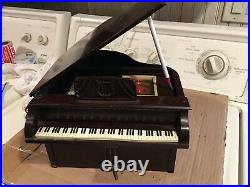 Vintage Radio General Television model 534 grand piano bakelite brown used