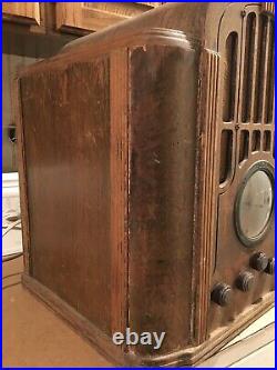 Vintage Radio RCA-Victor model 143 Tombstone / Cathedral used