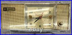 Vintage Radio penncrest model 3625 GRECIAN Ivory and Gold 1965