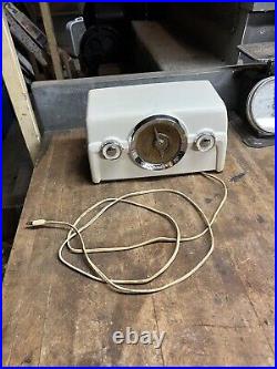 Vintage Rare Old Dashboard Crosley 10-135 White Bakelite Electric Tube Radio USA
