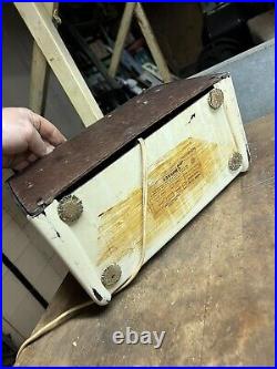 Vintage Rare Old Dashboard Crosley 10-135 White Bakelite Electric Tube Radio USA