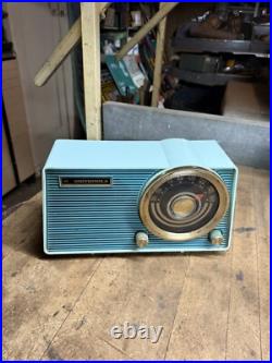 Vintage Rare Old Motorola A18B 29UL Baby Blue Bakelite Electric Tube Radio USA