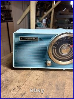 Vintage Rare Old Motorola A18B 29UL Baby Blue Bakelite Electric Tube Radio USA