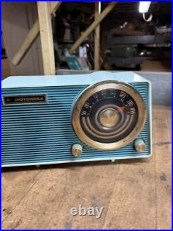 Vintage Rare Old Motorola A18B 29UL Baby Blue Bakelite Electric Tube Radio USA