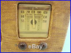 Vintage Rare Studebaker Model AC-891 Tweed Portable Picnic Tube AM Battery Radio