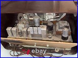 Vintage Raytheon Bakelite Tube Radio Model A-8AF2B Series A