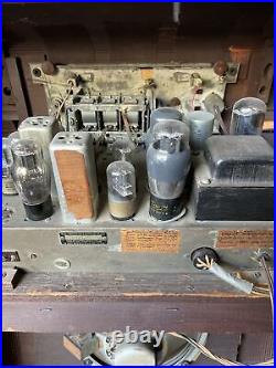 Vintage SILVERTONE TUBE RADIO 7050. Turn On Work Well