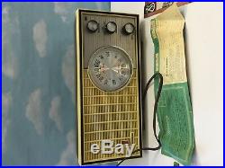Vintage STAR-LITE FM/AM TABLE RADIO 7 TUBE SUPER HETERODYNE CIRCUIT FE-876 MINT
