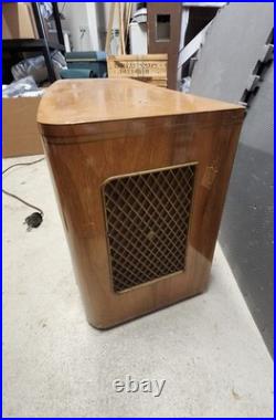 Vintage Saba Wildbad 7 Tube Radio Wood Cabinet Shortwave AM FM Germany