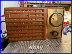 Vintage Sears Peanut tube Radio 4212
