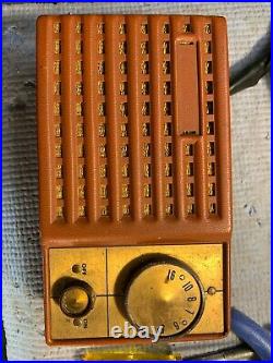 Vintage Sears Peanut tube Radio 4212