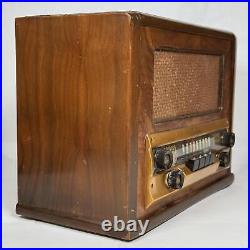 Vintage Sears Silvertone 1948-49 Wooden Tube Radio No. 8052