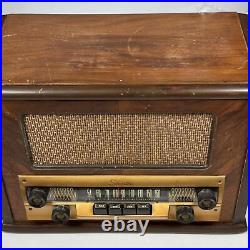 Vintage Sears Silvertone 1948-49 Wooden Tube Radio No. 8052