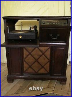 Vintage Sears and Roebuck Antique Silvertone Radio Cabinet