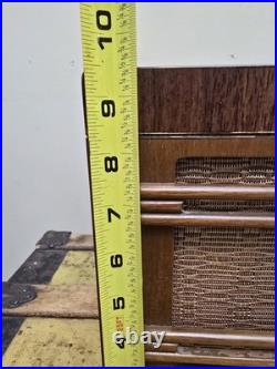 Vintage Sentinel Wood Tabletop Tube Radio Working Condition with Original Back