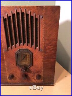 Vintage Serviced DELCO Tombstone Wood Tube Radio 1102 WW2 WWll Era