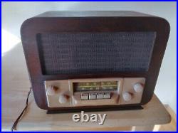 Vintage Silvertone 7054, CH. 101.808 Tube Radio in Excellent Condition