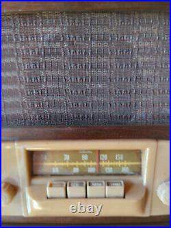 Vintage Silvertone 7054, CH. 101.808 Tube Radio in Excellent Condition