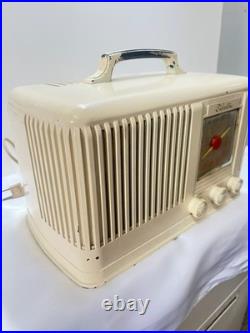 Vintage Silvertone Model 6016 tube radio