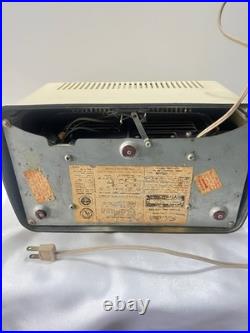 Vintage Silvertone Model 6016 tube radio