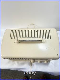 Vintage Silvertone Model 6016 tube radio