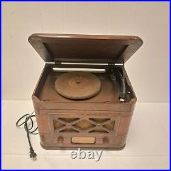 Vintage Silvertone Tube Radio & Turntable Wood Case Power Tested Vintage Silvertone Tube Radio & Turntable Wood Case Power Tested