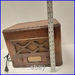 Vintage Silvertone Tube Radio & Turntable Wood Case Power Tested