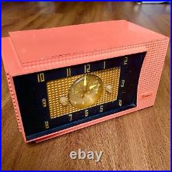 Vintage Sonora HLU 626 Superheterodyne Clock 5 Tube Radio Pink 1957 read